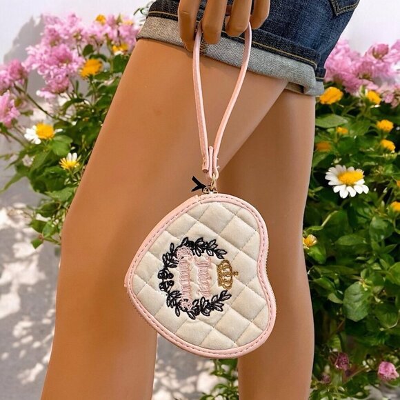 Juicy Couture Crystal Royal Couture Zip Around Heart Shaped Wristlet Bag NWT - Picture 4 of 7